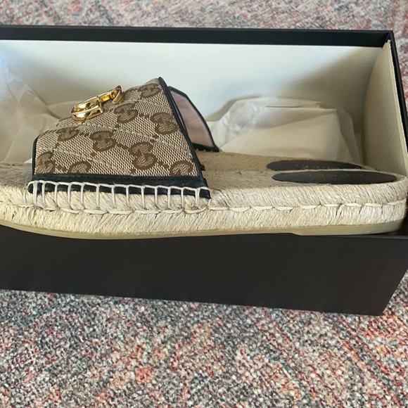 Gucci like new worn once sandals - Picture 3 of 9